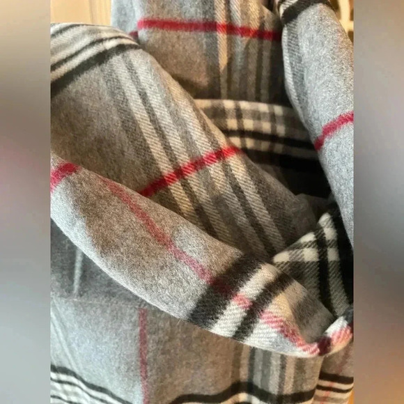 V. Fraas Cashmink Large Soft Scarf Wrap Shawl Grey Black Plaid - Picture 3 of 6